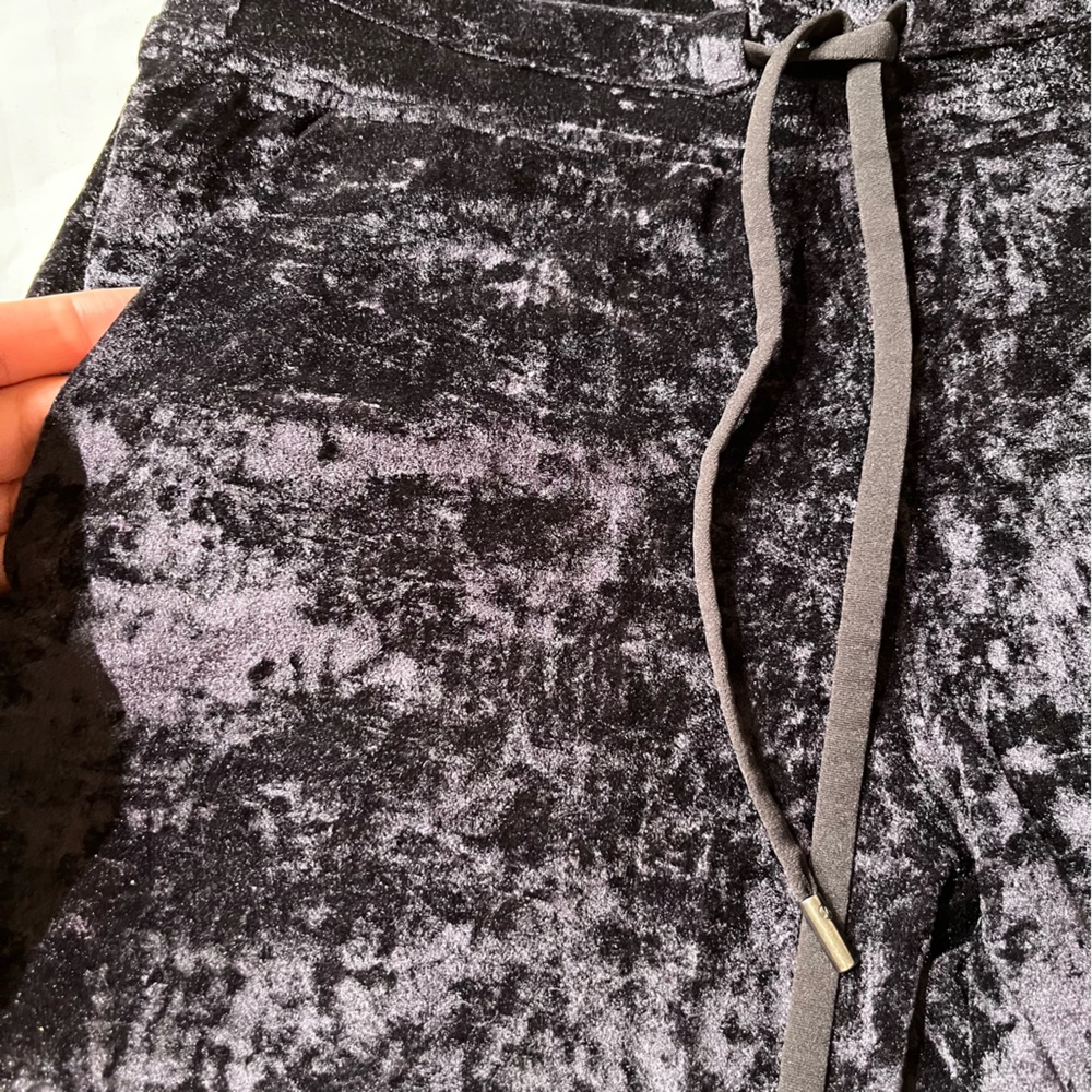 Lululemon Black Velour Jogger Size 4 - image 2